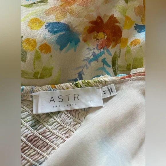 ASTR The Label NWOT Floral Puff Sleeve Midi Dress with Front Side Slit Size M - Picture 11 of 12